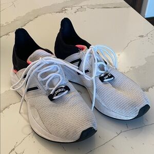 New Balance White/Black/hot pink Athletic Shoes women’s size 10